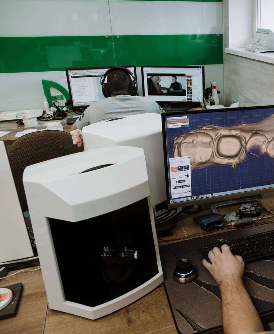 Poste de CAO et scanner de laboratoire